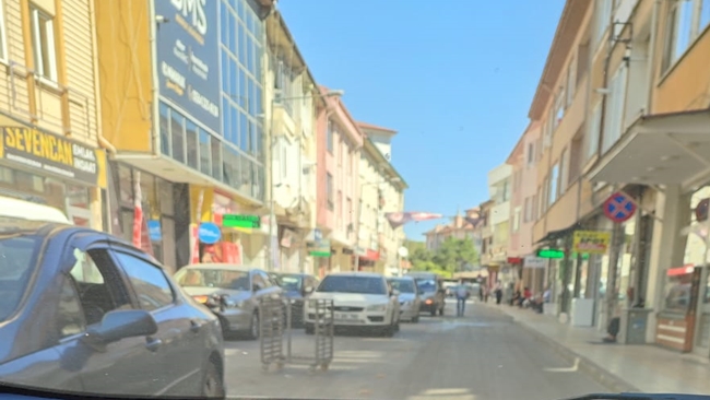 ÃœÃ‡TUTLAR CADDESÄ°â€™NDE  TRAFÄ°K KEÅžMEKEÅžLÄ°ÄžÄ°!